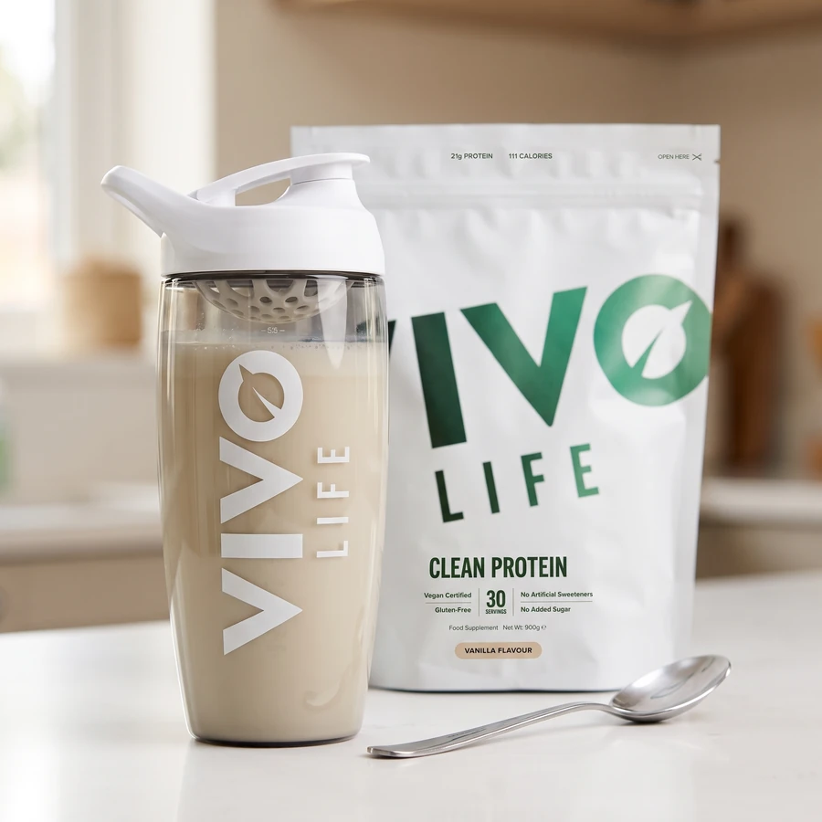 Krok 3: gotowy koktajl Clean Protein w shakerze Vivo Life Eco Zen