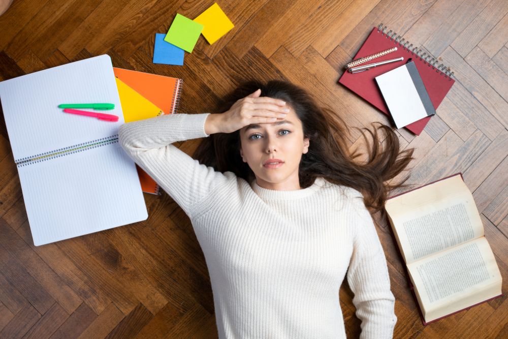 Egzamin bez paniki. Jak utrzymać skupienie, kiedy mózg mówi: dość!?